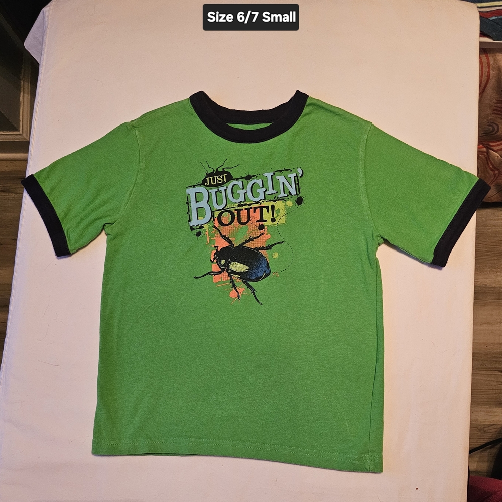 Cherokee Green Kids Tee with Bug Graphic Size 6/7